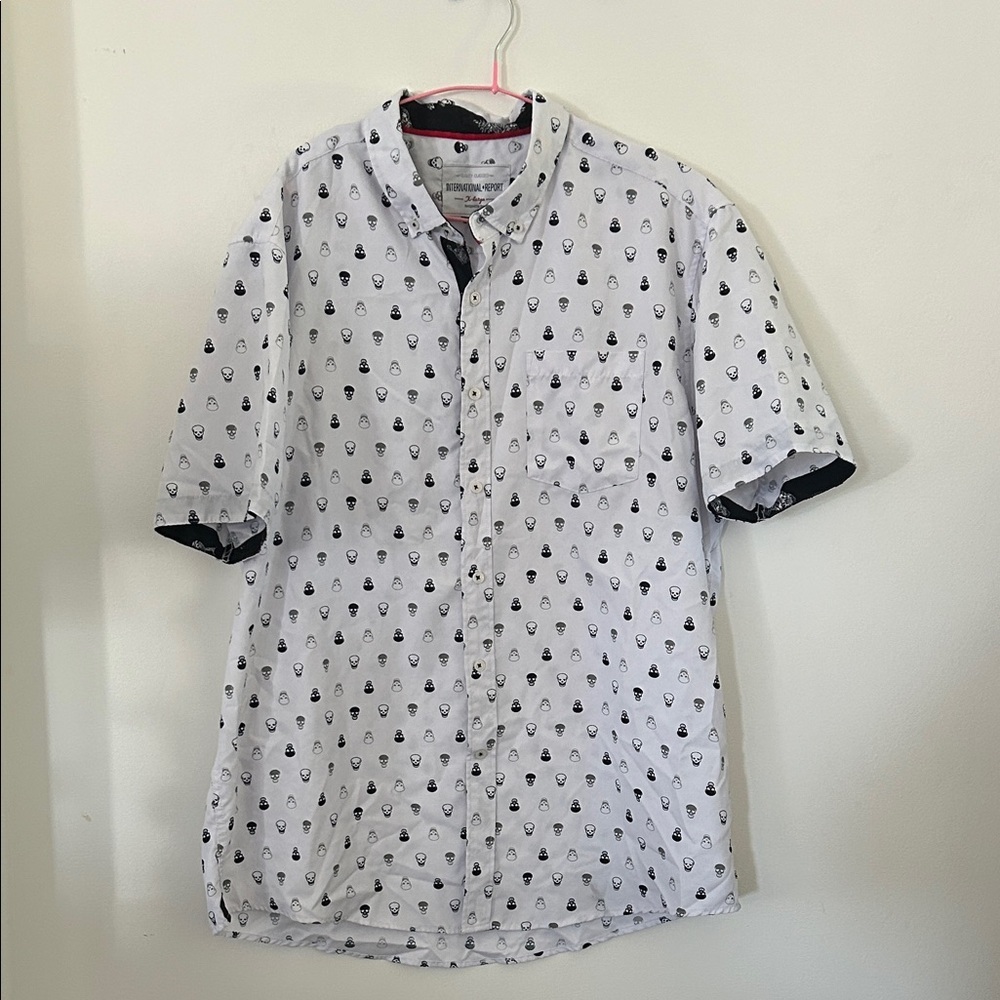 International Report Skull Print Short Sleeve Button Up Shirt Size XL